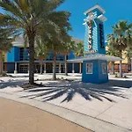 Short Walk To The Beach! Community Pool! Sleeps 6!