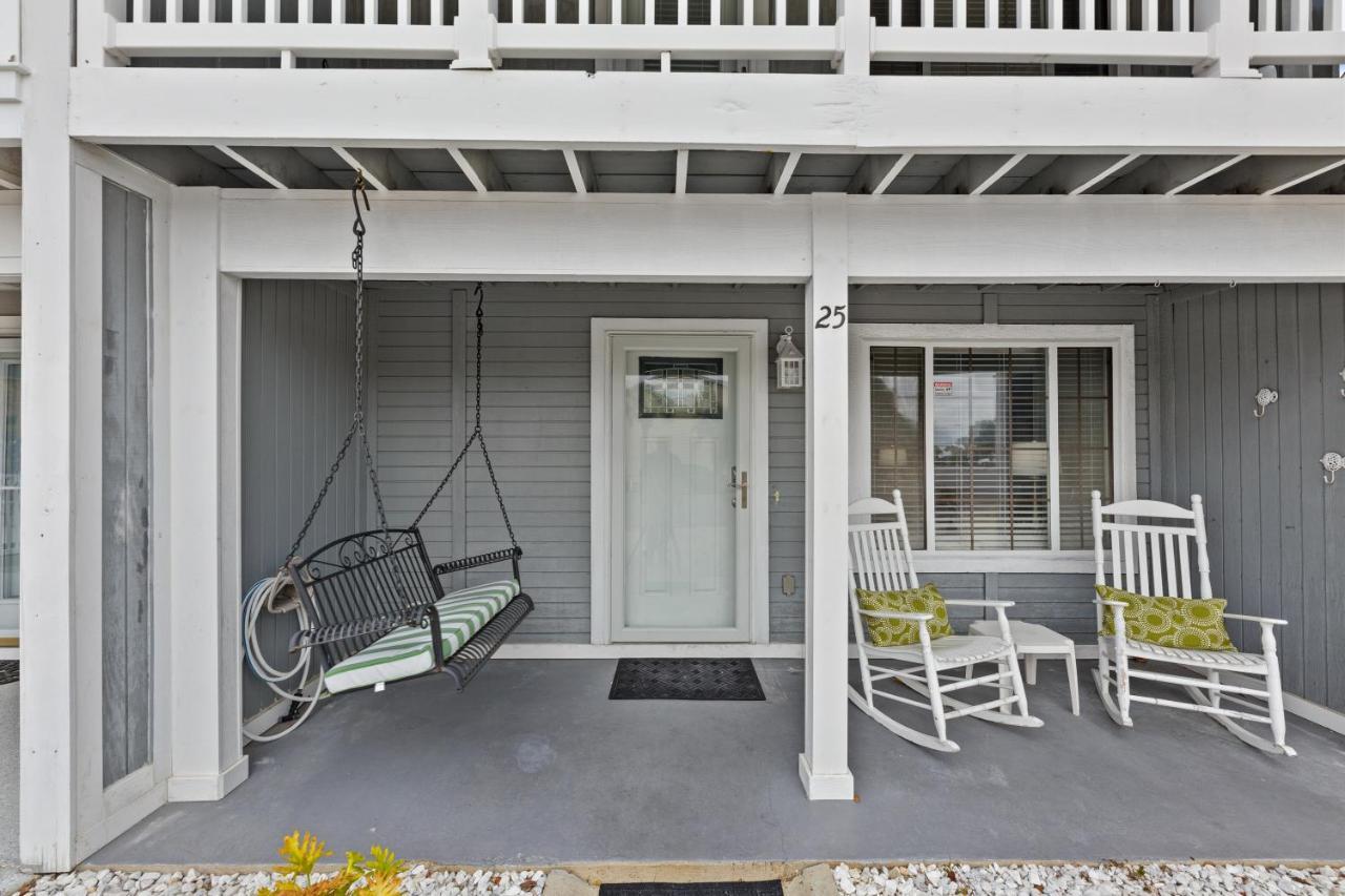Holiday home Short Walk To The Beach! Community Pool! Sleeps 6! *