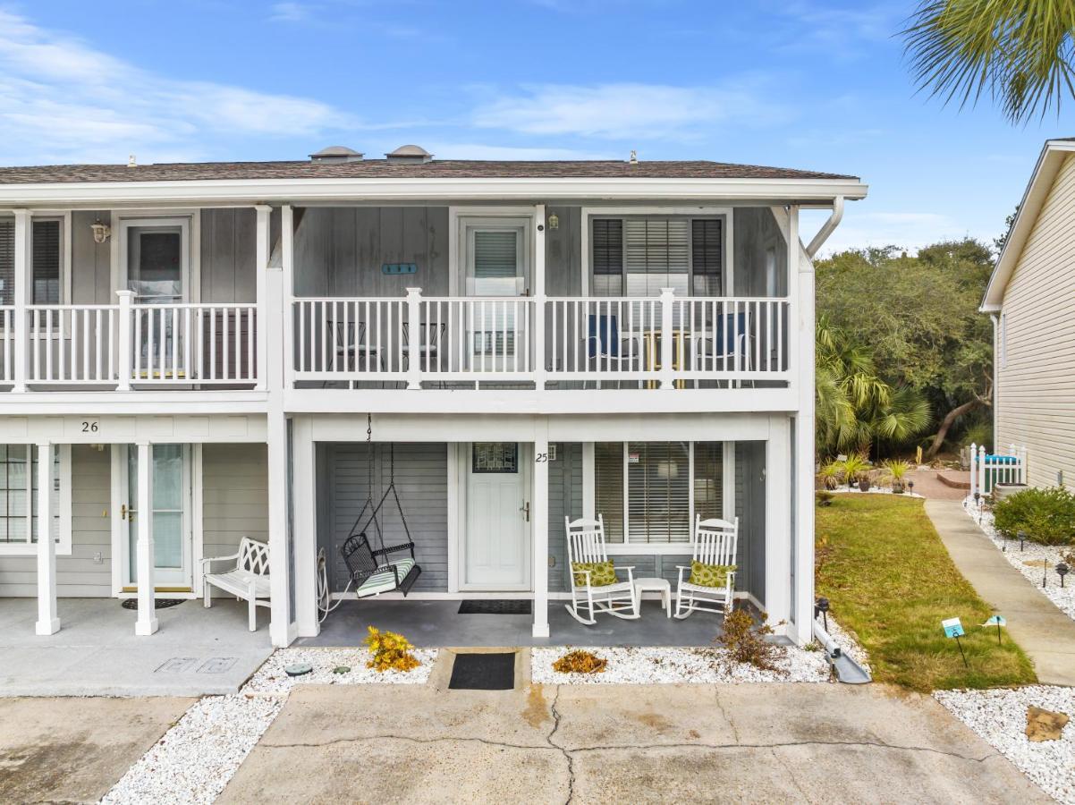 Holiday home Short Walk To The Beach! Community Pool! Sleeps 6!