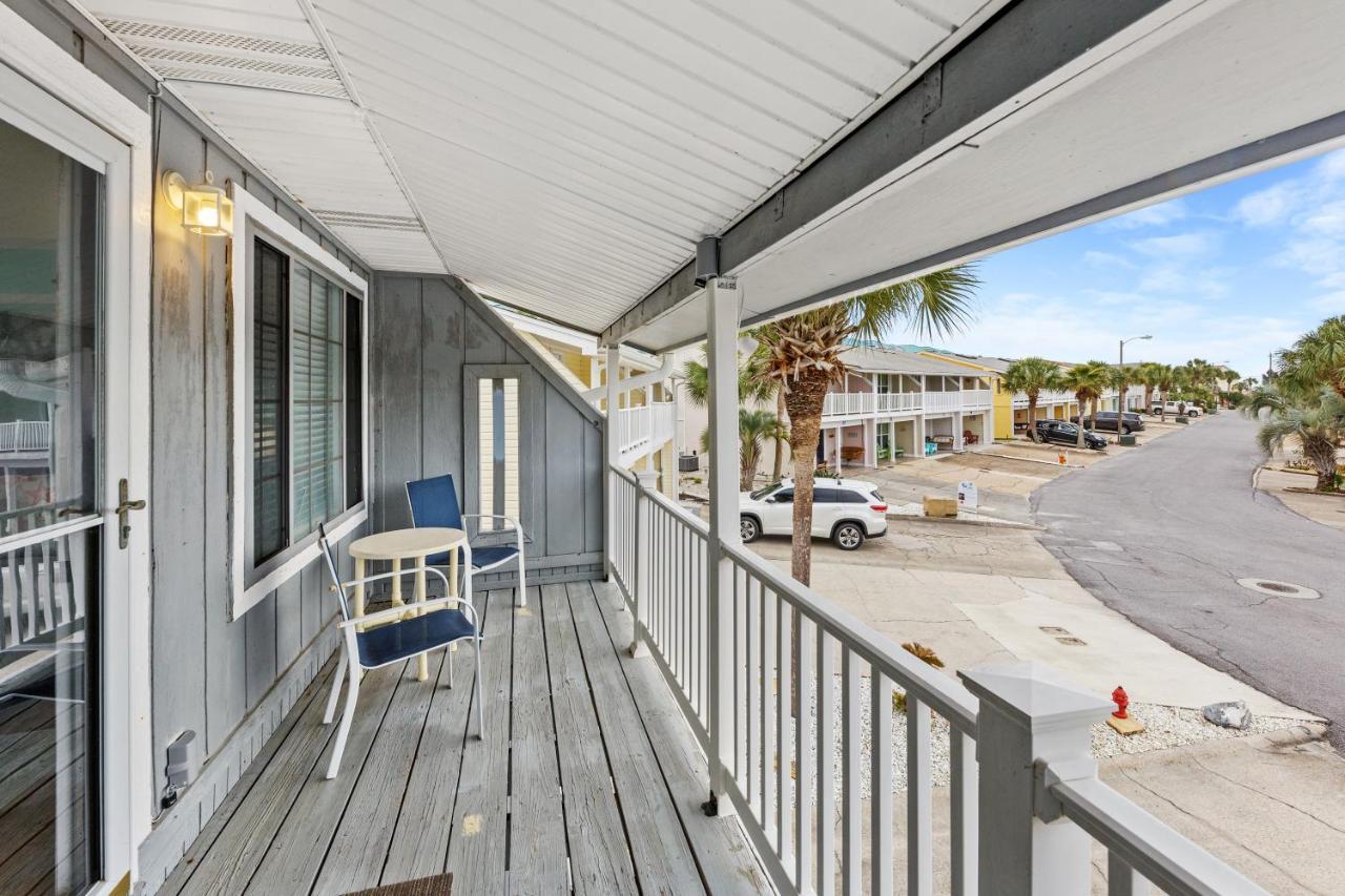 Short Walk To The Beach! Community Pool! Sleeps 6! * Panama City Beach