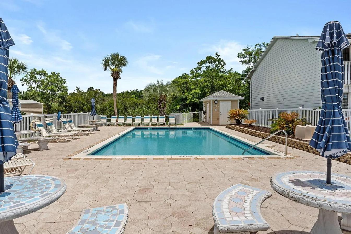 Holiday home Short Walk To The Beach! Community Pool! Sleeps 6!