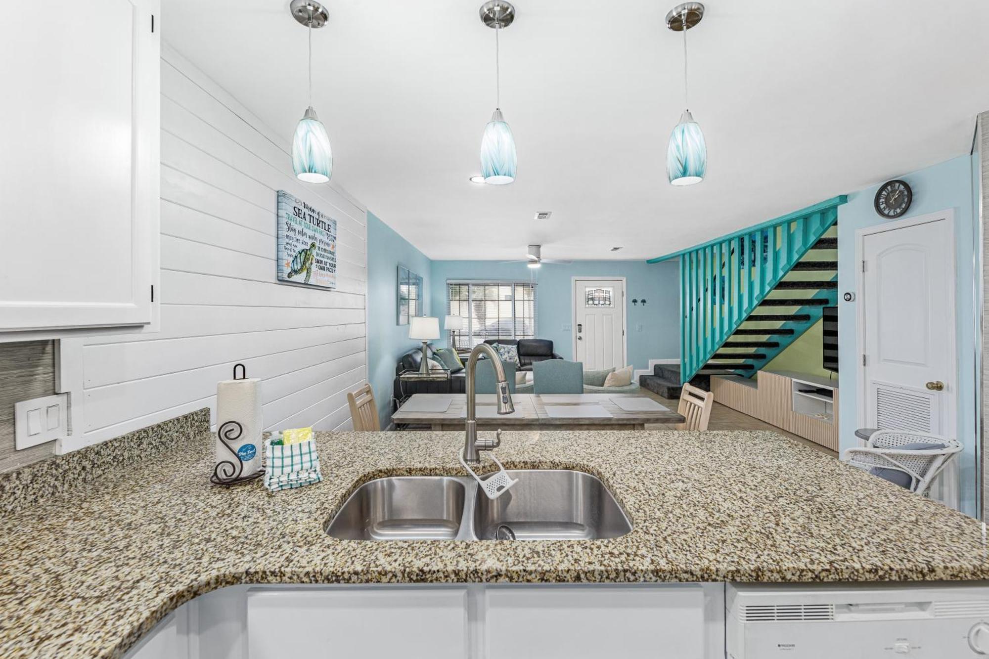 Holiday home Short Walk To The Beach! Community Pool! Sleeps 6! Panama City Beach