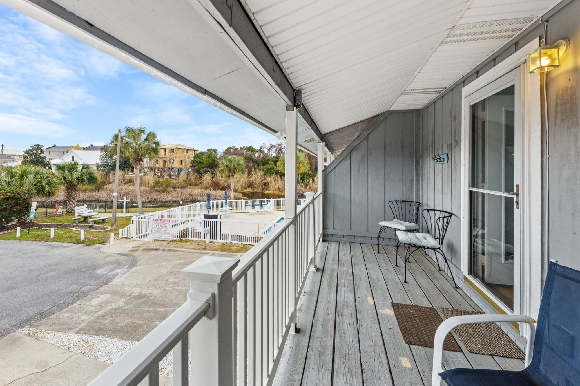 Short Walk To The Beach! Community Pool! Sleeps 6! * Panama City Beach