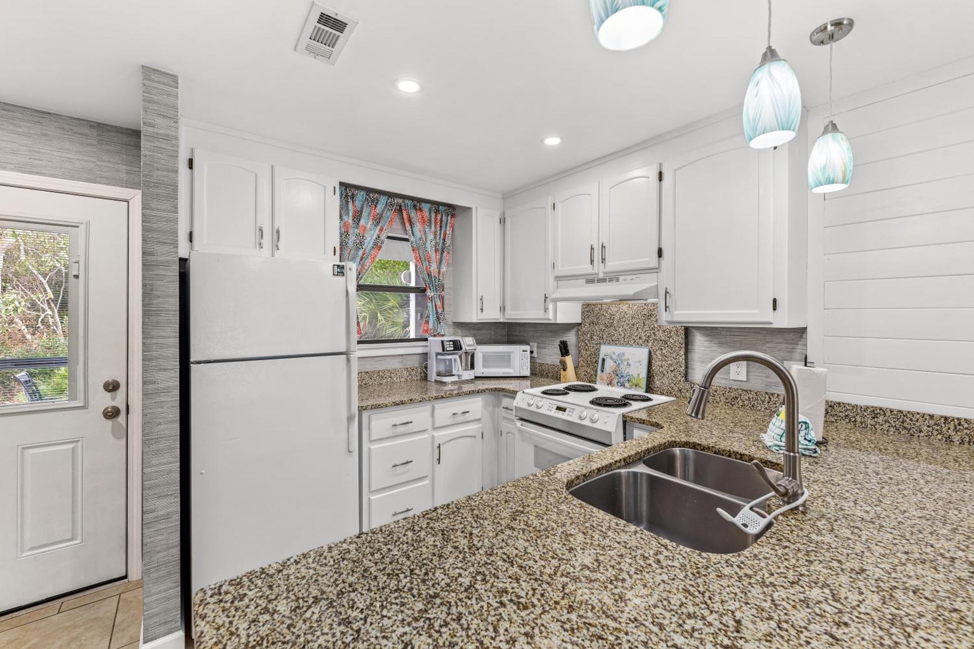 Holiday home Short Walk To The Beach! Community Pool! Sleeps 6! Panama City Beach