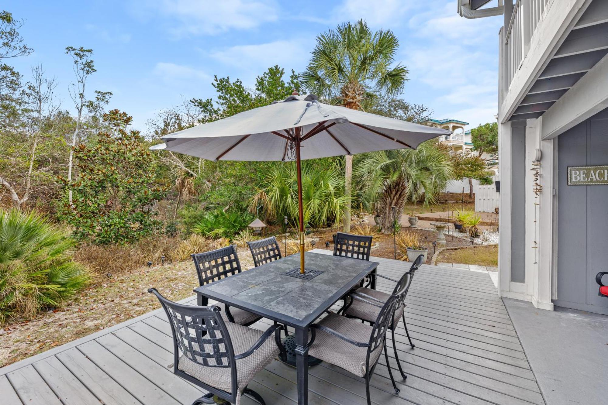 Holiday home Short Walk To The Beach! Community Pool! Sleeps 6!