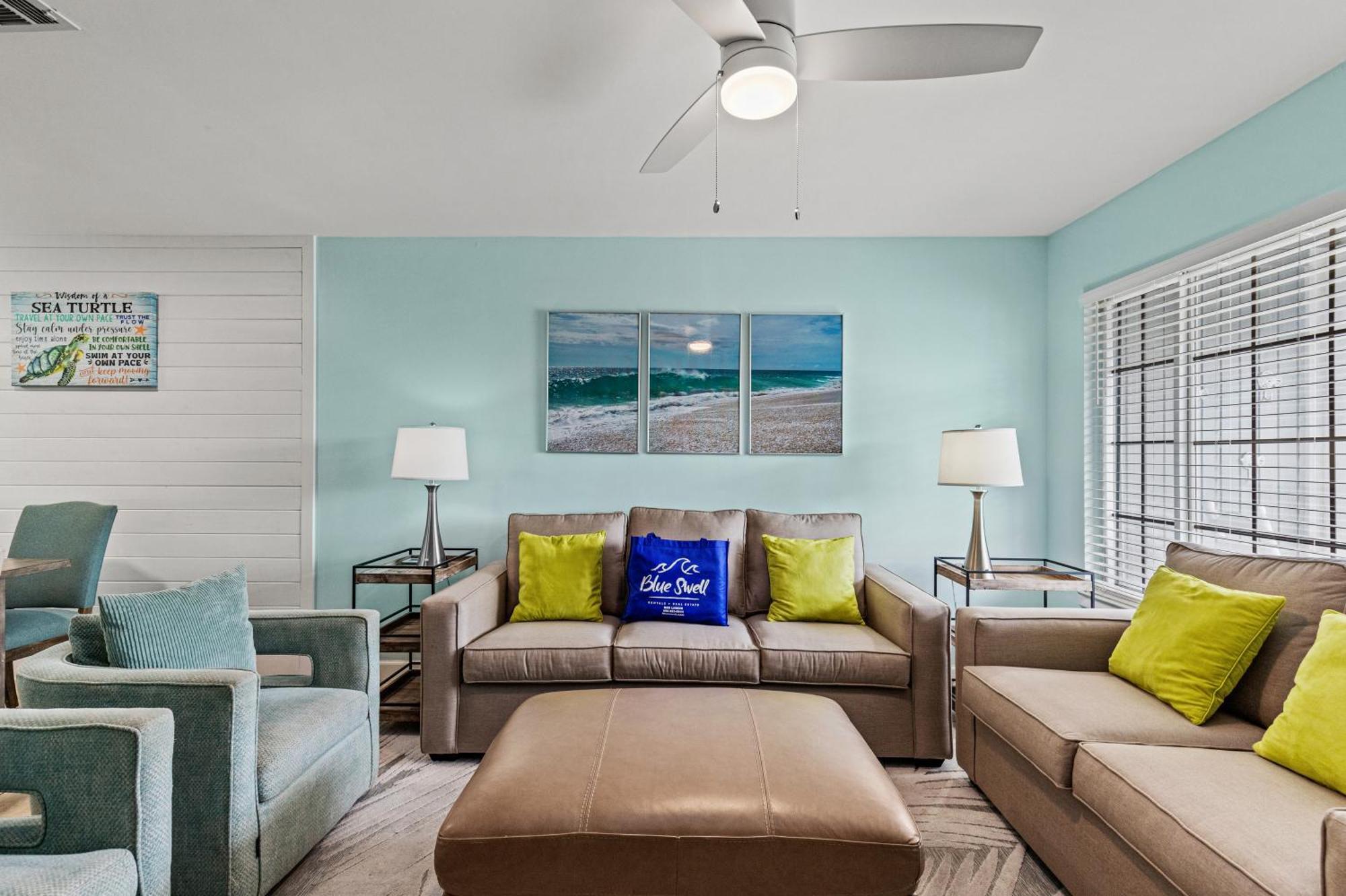 Short Walk To The Beach! Community Pool! Sleeps 6! * Panama City Beach