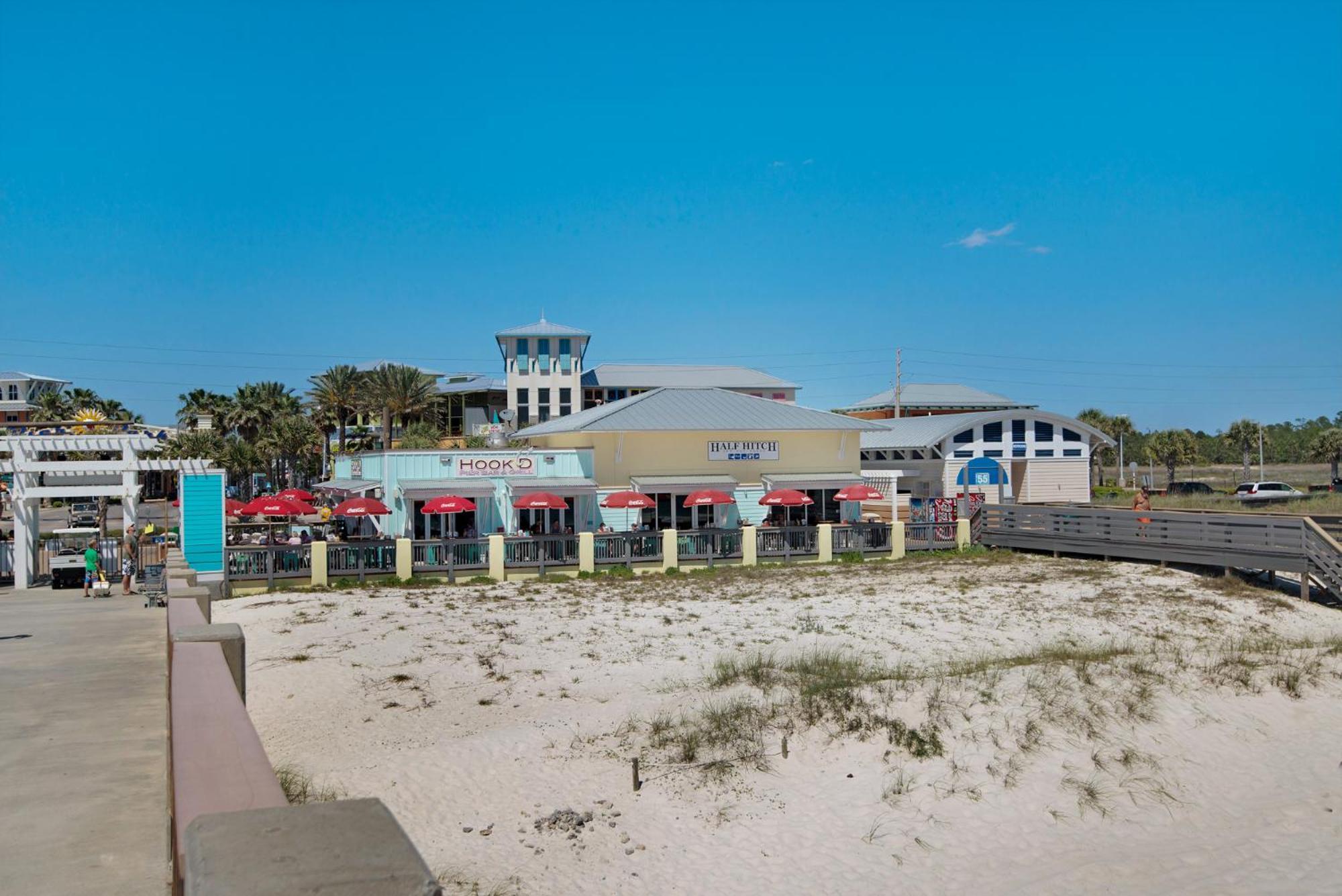 Short Walk To The Beach! Community Pool! Sleeps 6! Panama City Beach