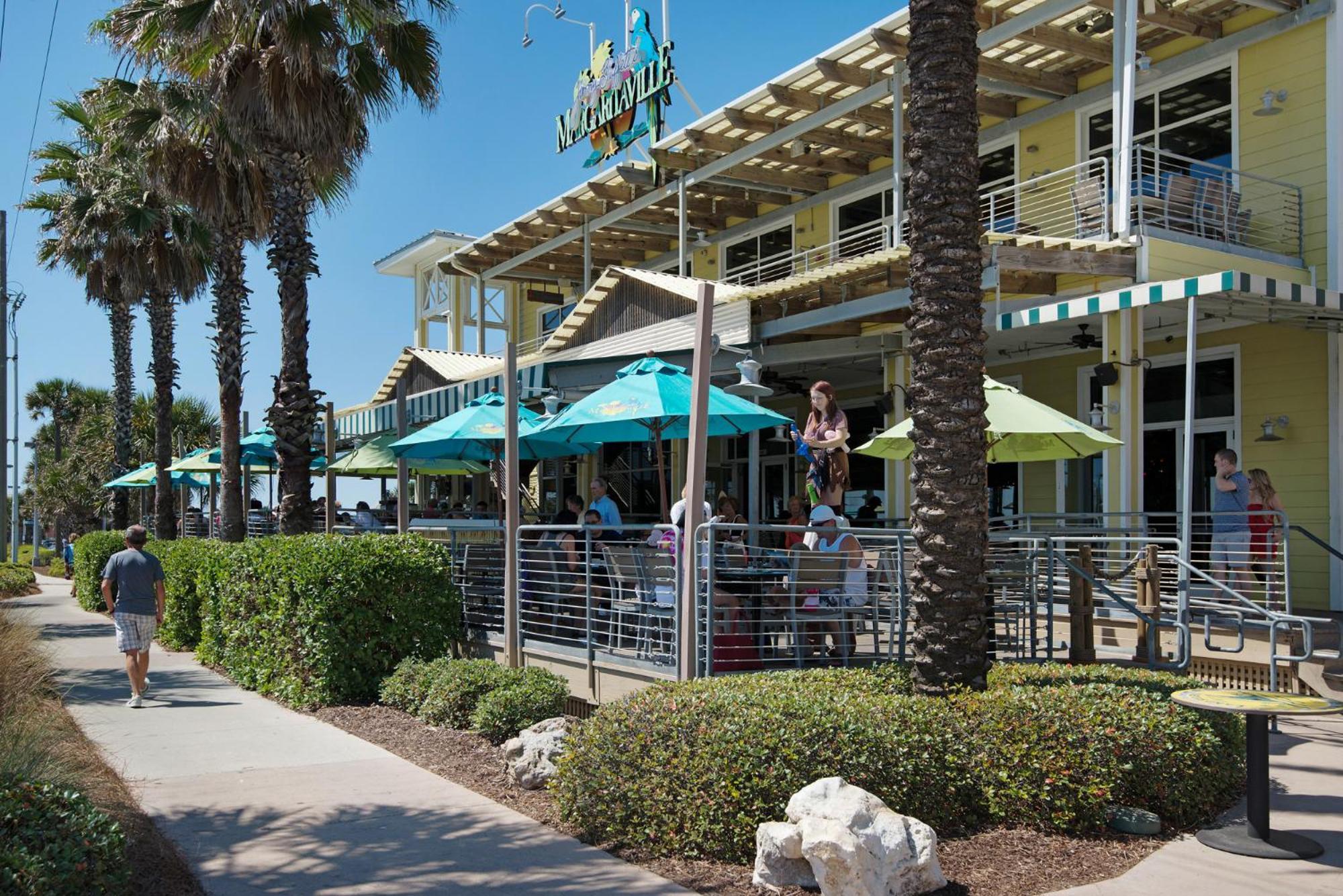 Short Walk To The Beach! Community Pool! Sleeps 6! * Panama City Beach