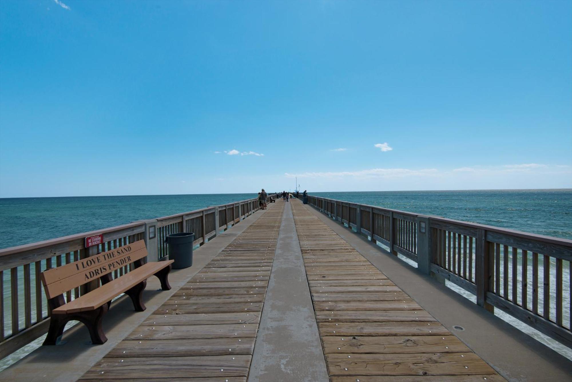 Short Walk To The Beach! Community Pool! Sleeps 6!