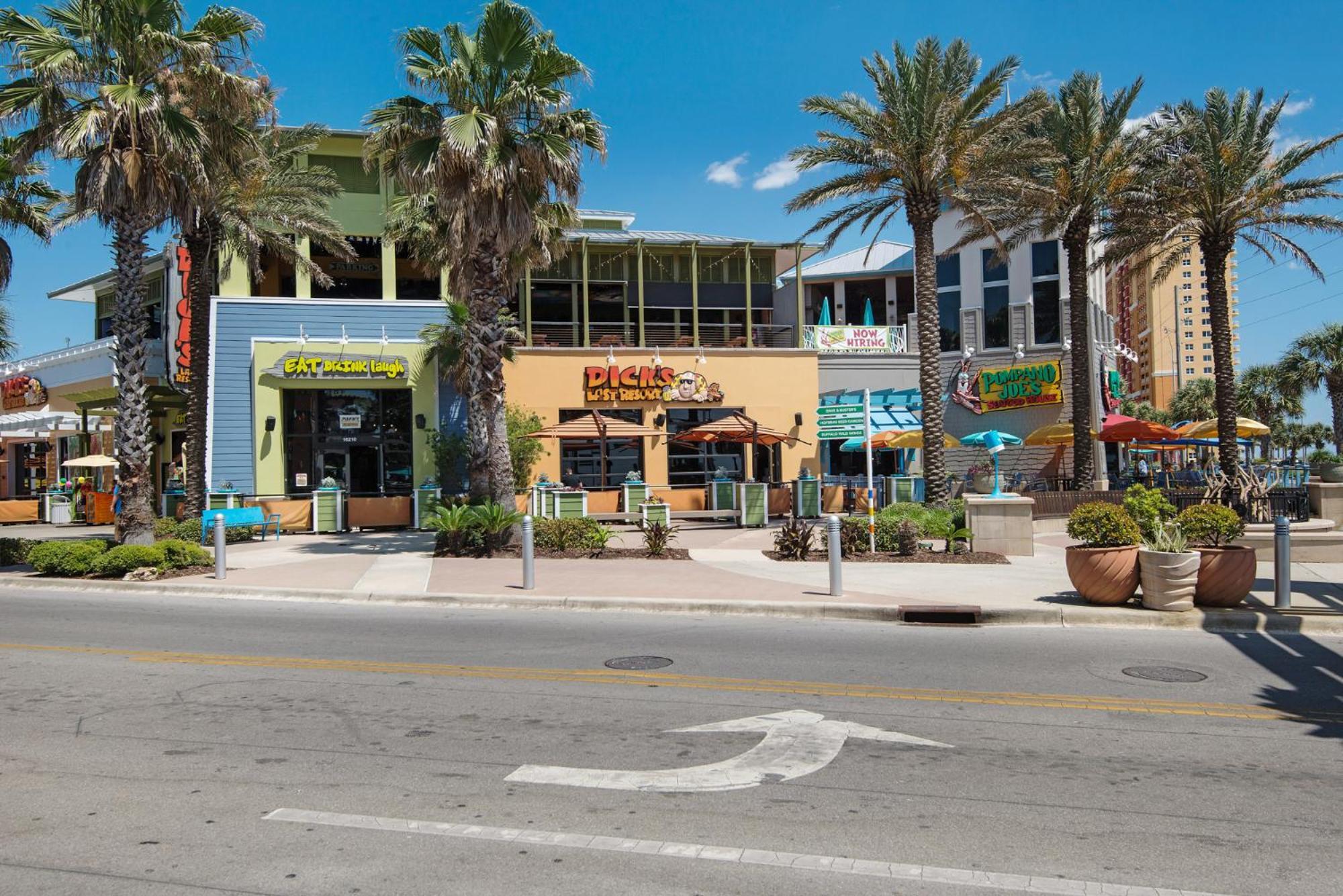 Holiday home Short Walk To The Beach! Community Pool! Sleeps 6!